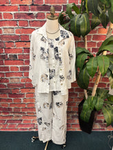 Load image into Gallery viewer, Neutral Bloom Linen Crop Pant