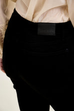 Load image into Gallery viewer, Judy Blue HW T.C. Bootcut Jean