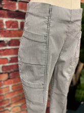 Load image into Gallery viewer, Cool Tech Stripe Seaside Capri Pant