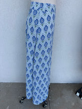 Load image into Gallery viewer, Bluebell Breeze Beaded Button Top