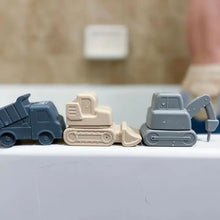 Load image into Gallery viewer, Grant’s Truck Water Toys
