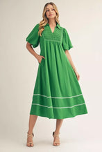 Load image into Gallery viewer, Smocked Bodice Puff Sleeve Midi Dress 💚