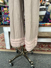 Load image into Gallery viewer, Oh My Gauze Nimo Capri