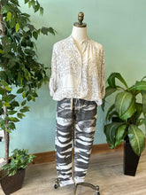 Load image into Gallery viewer, Crinkle Pant