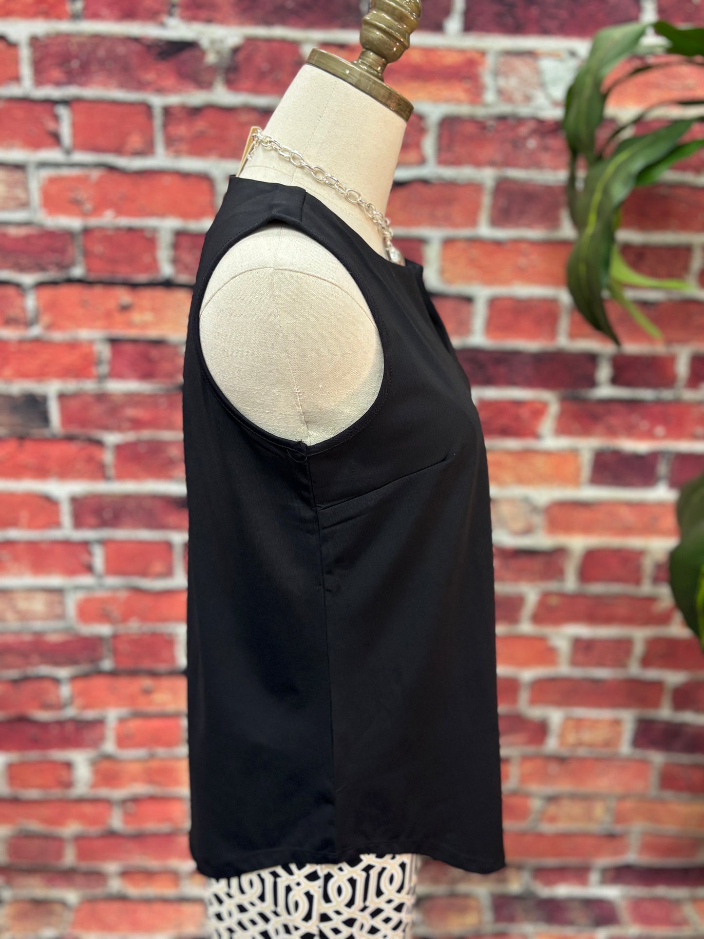 Sleeveless Key Hole Top