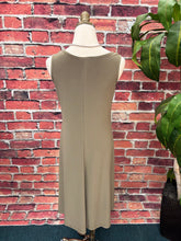 Load image into Gallery viewer, Sleeveless Flared Dress