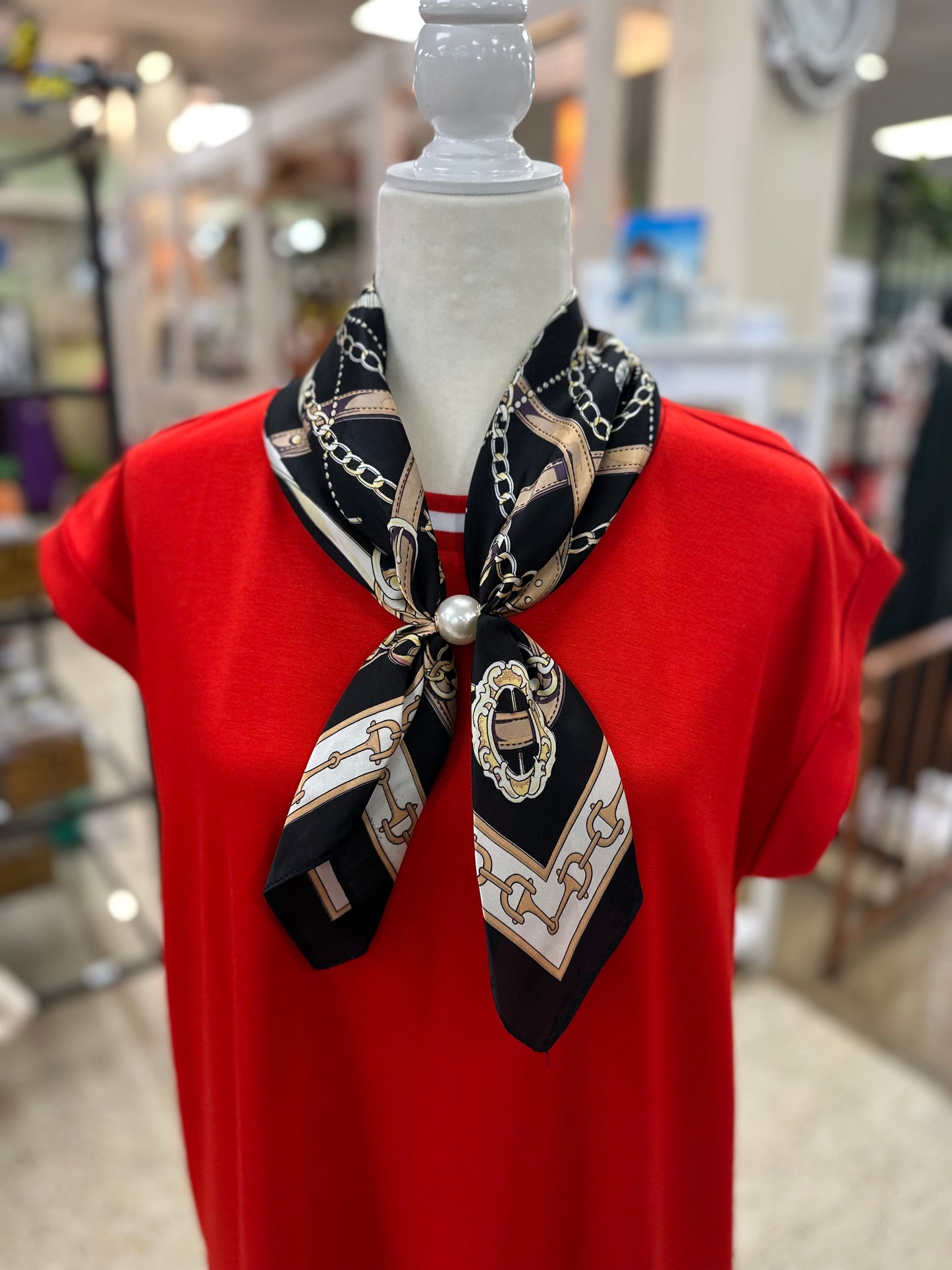 Scarf With Magnetic Pearl