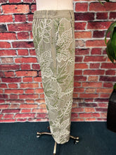 Load image into Gallery viewer, Embossed Wide Leg Pant