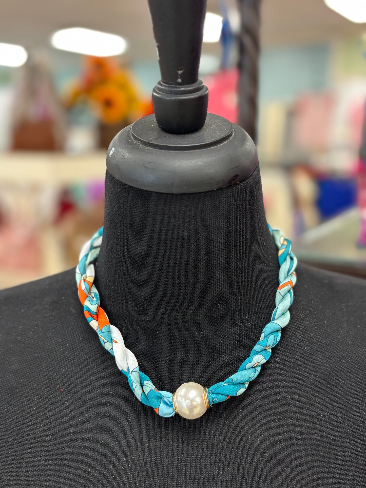 Twisted Scarf Necklace W/Magnetic Pearl