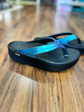 Load image into Gallery viewer, Oofos OOMega Luxe Thong