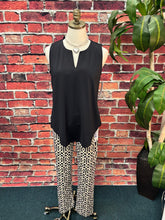 Load image into Gallery viewer, Sleeveless Key Hole Top