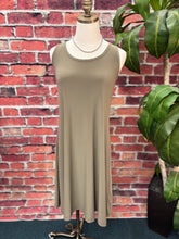 Load image into Gallery viewer, Sleeveless Flared Dress