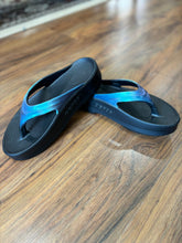 Load image into Gallery viewer, Oofos OOMega Luxe Thong