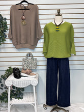 Load image into Gallery viewer, Can’t Imagine Top