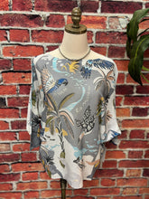 Load image into Gallery viewer, Made in Italy Artistic Lightweight Sweater