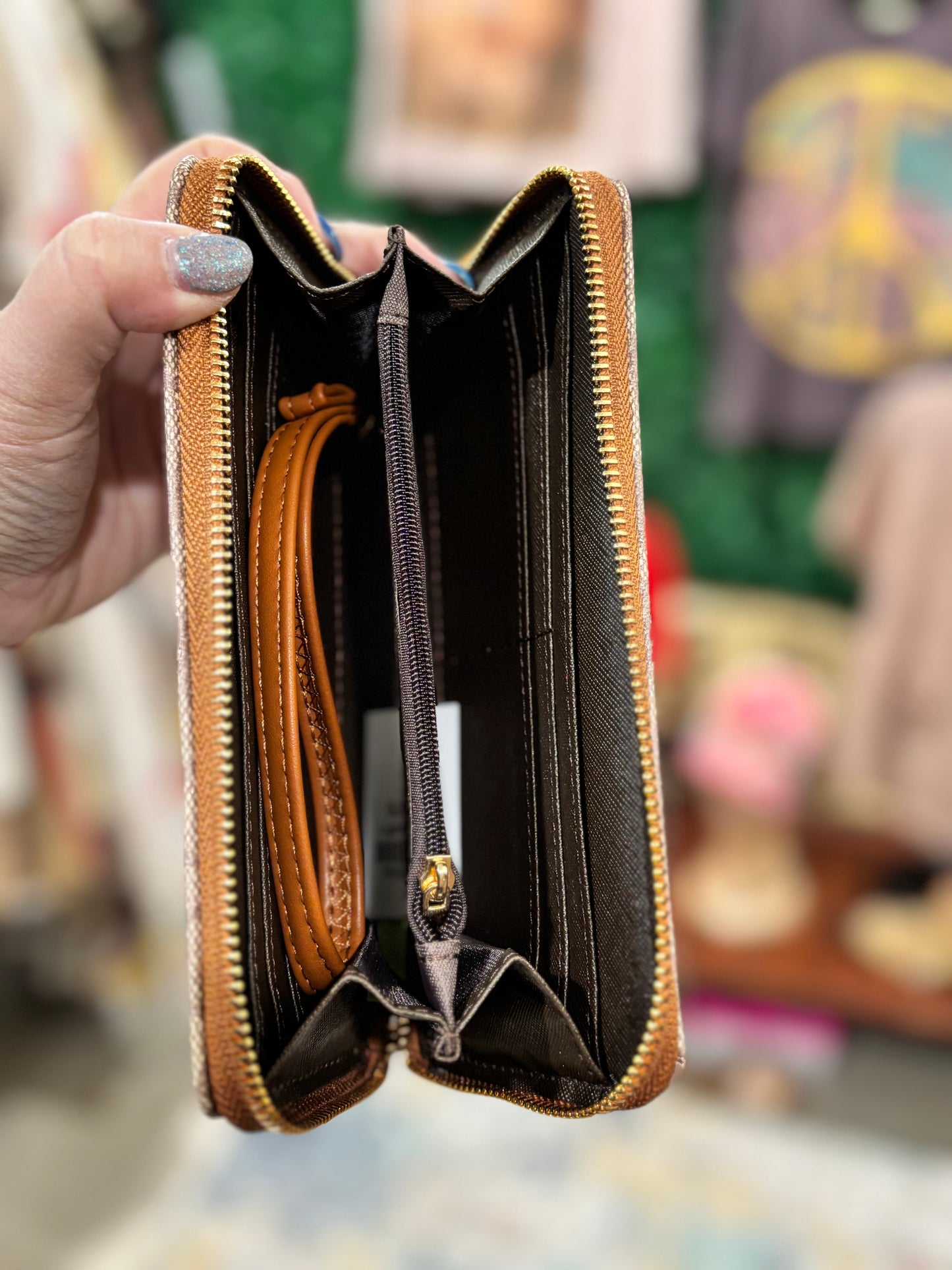 Tote In Style Handbag Wallet Collection