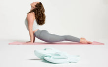 Load image into Gallery viewer, OOFOS OOlala Shiny Thong