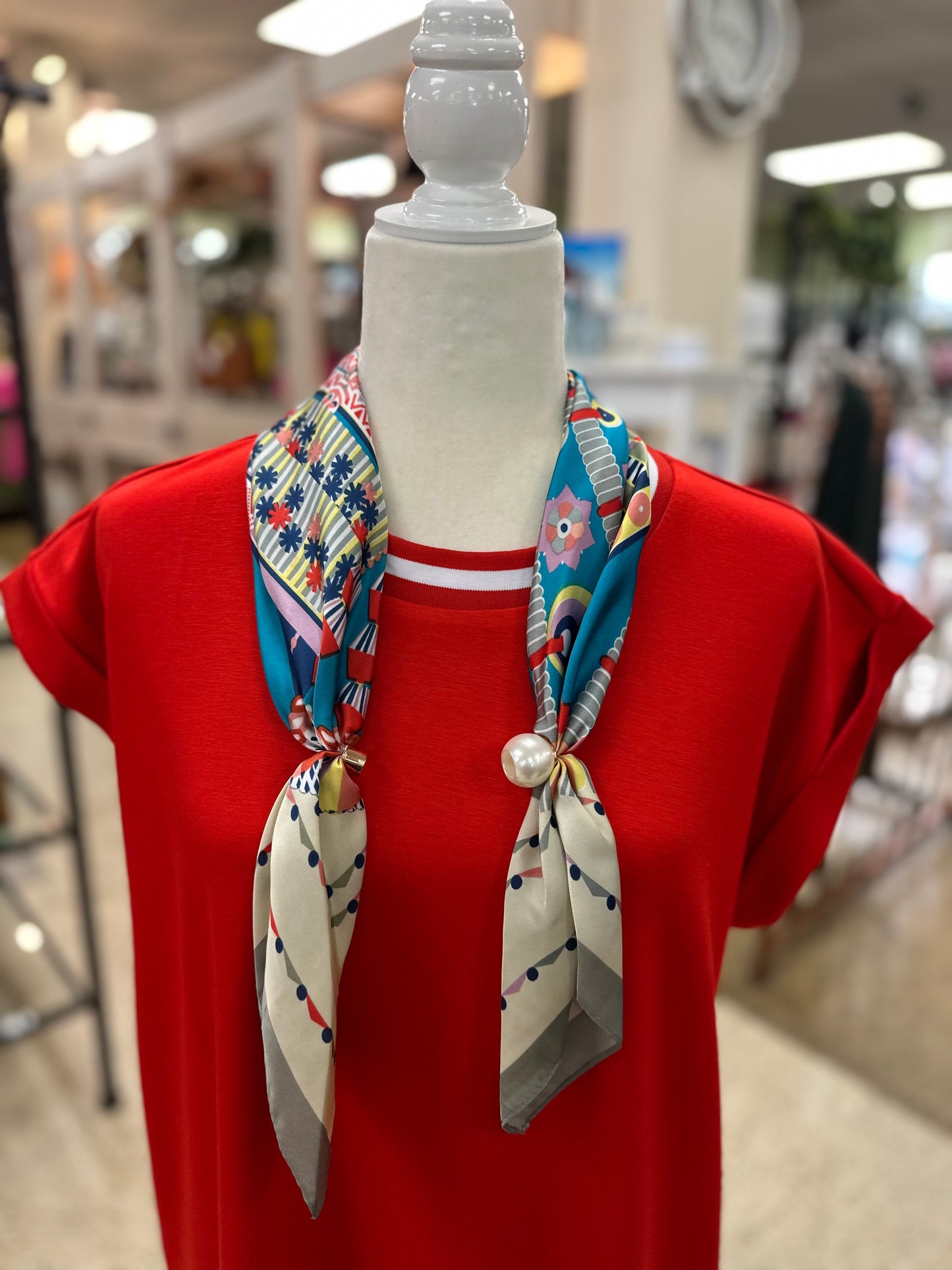 Scarf With Magnetic Pearl