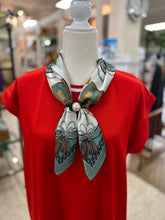 Load image into Gallery viewer, Scarf With Magnetic Pearl