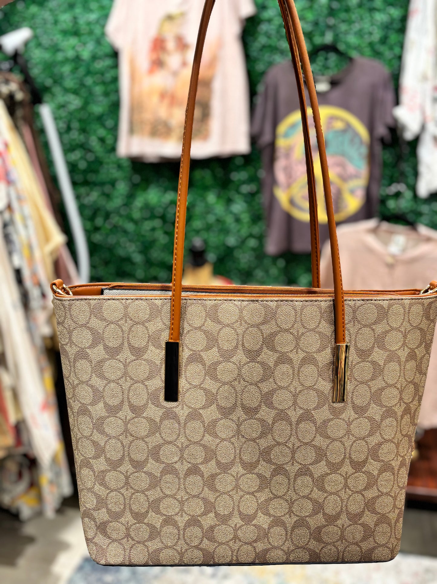Tote In Style Handbag Wallet Collection