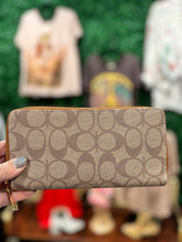 Load image into Gallery viewer, Tote In Style Handbag Wallet Collection