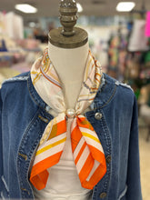 Load image into Gallery viewer, Scarf With Magnetic Pearl