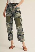 Load image into Gallery viewer, Hiding Around Ankle Pant