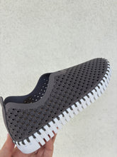 Load image into Gallery viewer, Tulip Slip On Shoes