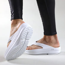 Load image into Gallery viewer, OOFOS OOlala Shiny Thong