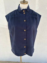 Load image into Gallery viewer, Pleated Detailed Vest