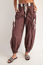 Load image into Gallery viewer, Soft Washed Micro Diamond Striped Joggers