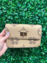 Load image into Gallery viewer, How You Doin' Clutch