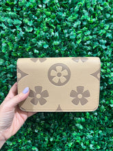 Load image into Gallery viewer, How You Doin' Clutch