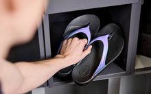 Load image into Gallery viewer, OOFOS OOlala Shiny Thong