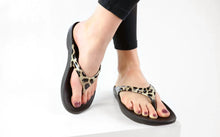 Load image into Gallery viewer, OOFOS Oolala Limited Flip Flops