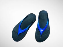 Load image into Gallery viewer, OOFOS OOlala Shiny Thong