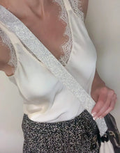 Load image into Gallery viewer, Sparkling Rhinestone Guitar Strap