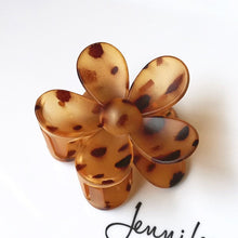 Load image into Gallery viewer, Flower Hair Clips