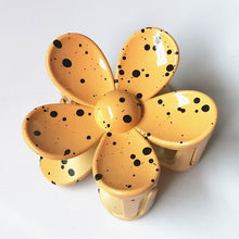 Load image into Gallery viewer, Flower Hair Clips