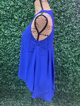 Load image into Gallery viewer, Courtlyn Sleeveless High Low Top