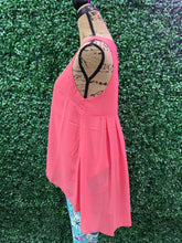 Load image into Gallery viewer, Courtlyn Sleeveless High Low Top