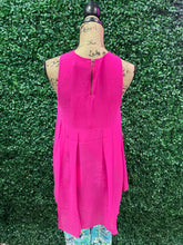 Load image into Gallery viewer, Courtlyn Sleeveless High Low Top