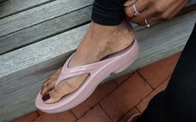Load image into Gallery viewer, OOFOS OOlala Shiny Thong