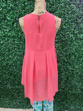 Load image into Gallery viewer, Courtlyn Sleeveless High Low Top