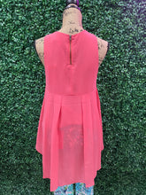 Load image into Gallery viewer, Courtlyn Sleeveless High Low Top