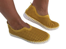 Load image into Gallery viewer, Tulip Slip On Shoes
