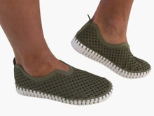 Load image into Gallery viewer, Tulip Slip On Shoes