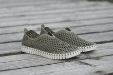 Load image into Gallery viewer, Tulip Slip On Shoes