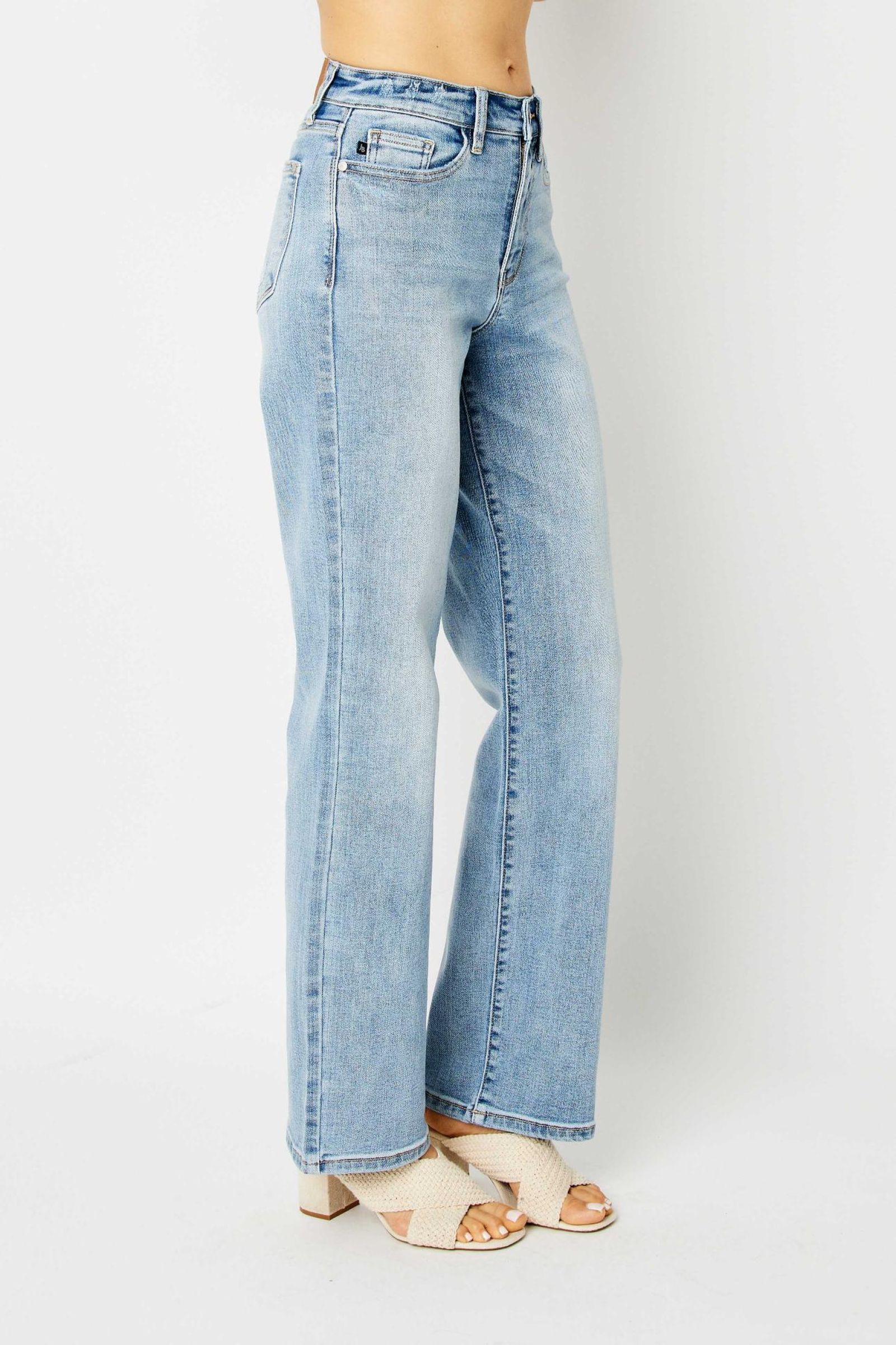 Judy Blue HW LT. Wash Straight Leg Jeans