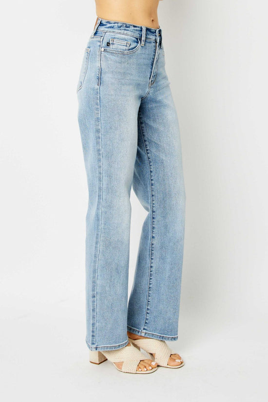 Judy Blue HW LT. Wash Straight Leg Jeans
